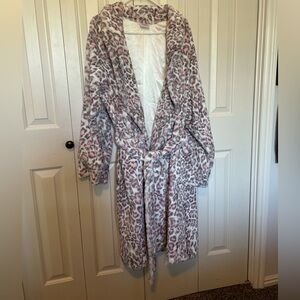 NWOT Sew Sweet Minky Designs - Leopard Blush - Minky Robe 3XL
